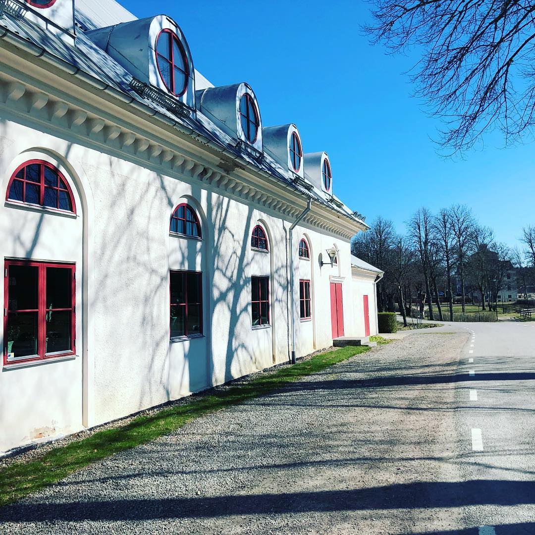 Vilken fantastisk dag, våren är verkligen här. ☀️Vi vill önska er alla en riktigt glad och härlig påsk ?. Gå in och kika på hemsidan för våra öppettider under påsken www.ostermalma.se