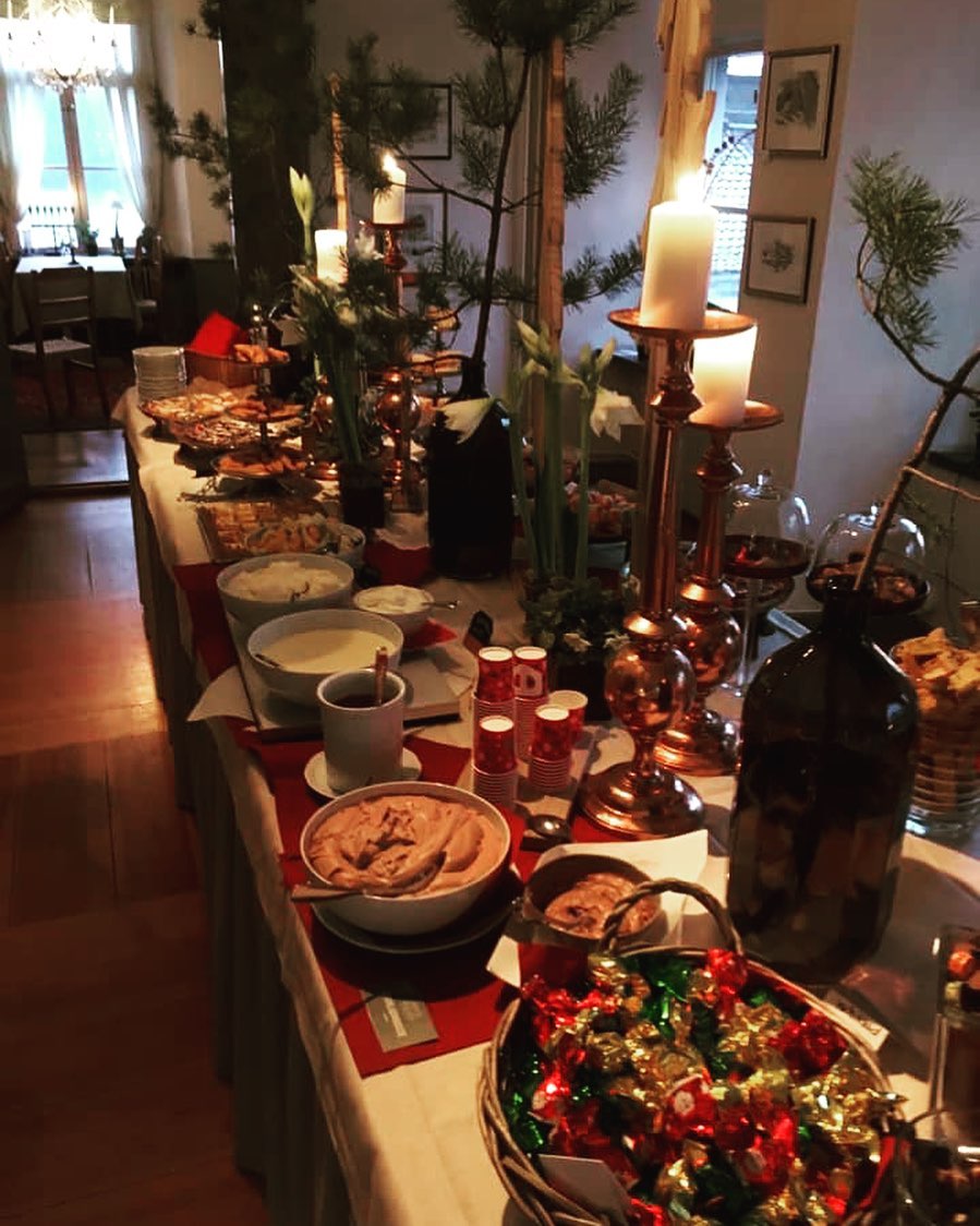 Vilken helg vi har haft, tack alla julbordsgäster, å tack för alla fina recensioner ❤️ Nu laddar vi för sista veckan med julbord💃💪