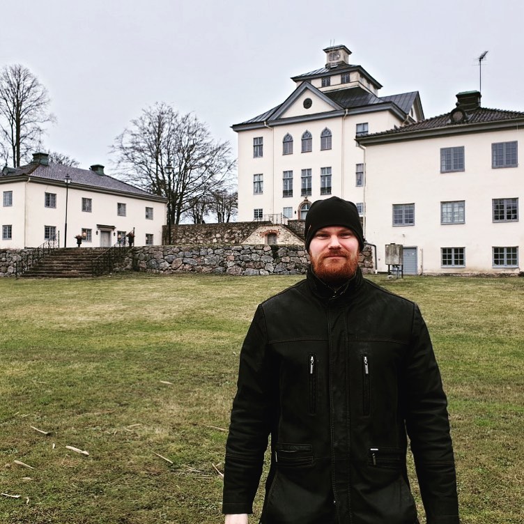 Hur många slott har du besökt? Idag hade vi Anders Sjödin @slottsturisten på besök och Öster Malma är hans slott nr 100! Wow, hoppas du gillade vårt slott 🤩 #slott #östermalma